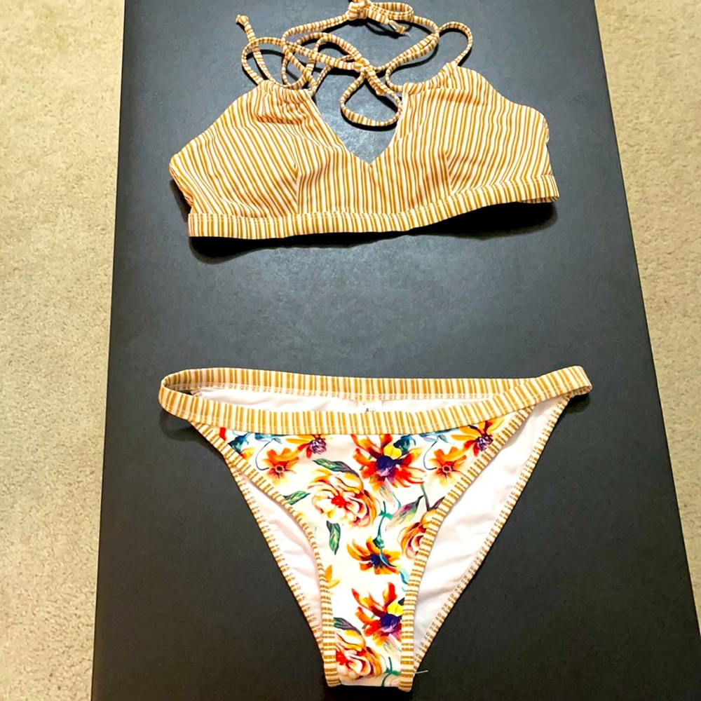 Medium Floral & striped bikini